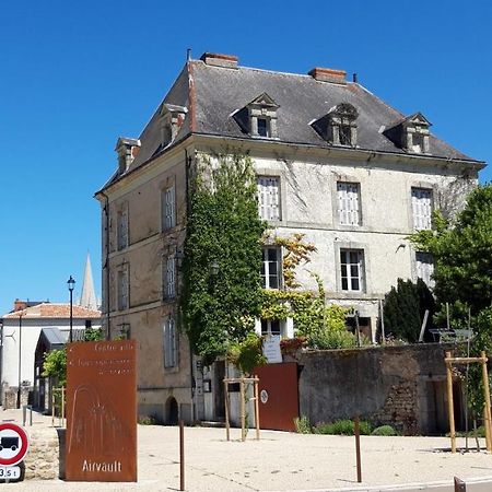 Le Voltaire Bed & Breakfast Airvault Exterior foto