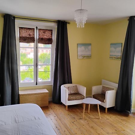 Le Voltaire Bed & Breakfast Airvault Exterior foto