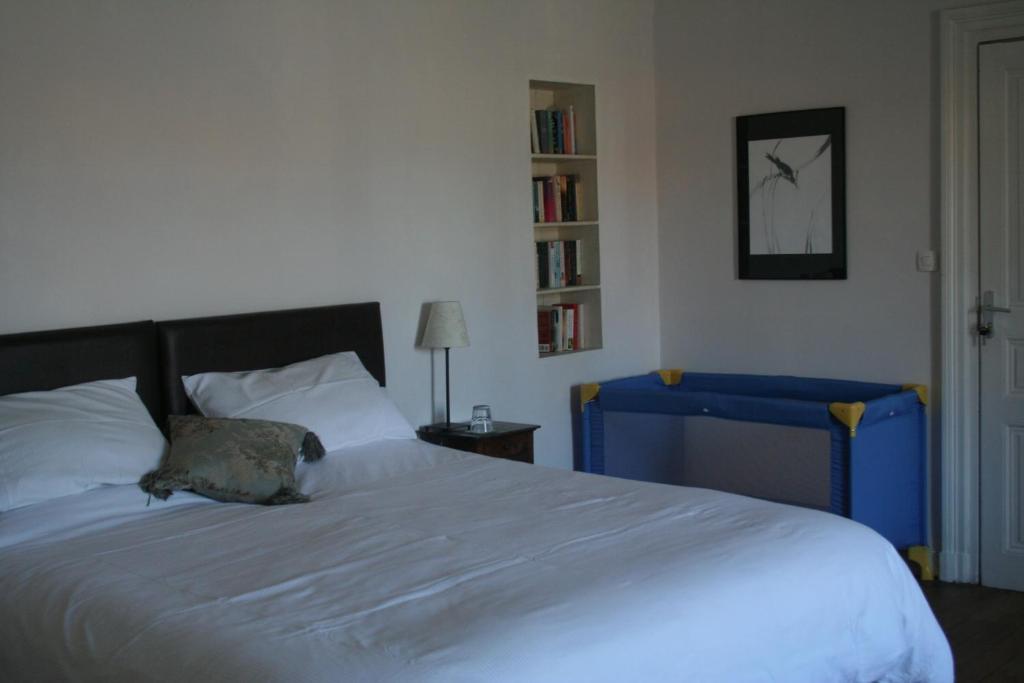 Le Voltaire Bed & Breakfast Airvault Cameră foto